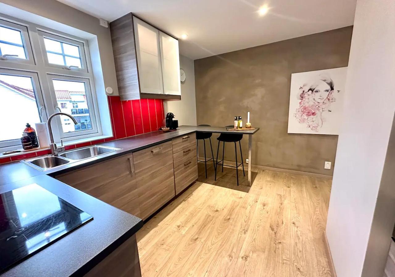 Stylish & Bright Penthouse - Office - 5 Star Location! Apartment Егерсун Екстериор снимка