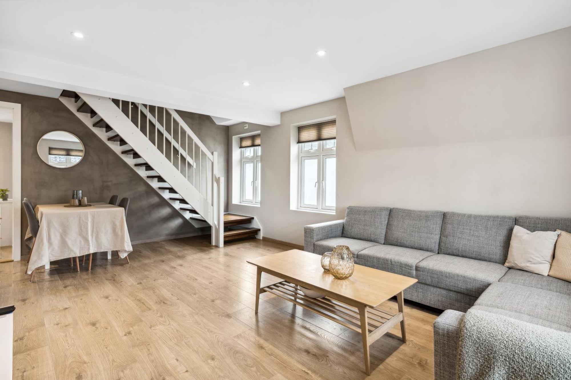 Stylish & Bright Penthouse - Office - 5 Star Location! Apartment Егерсун Екстериор снимка